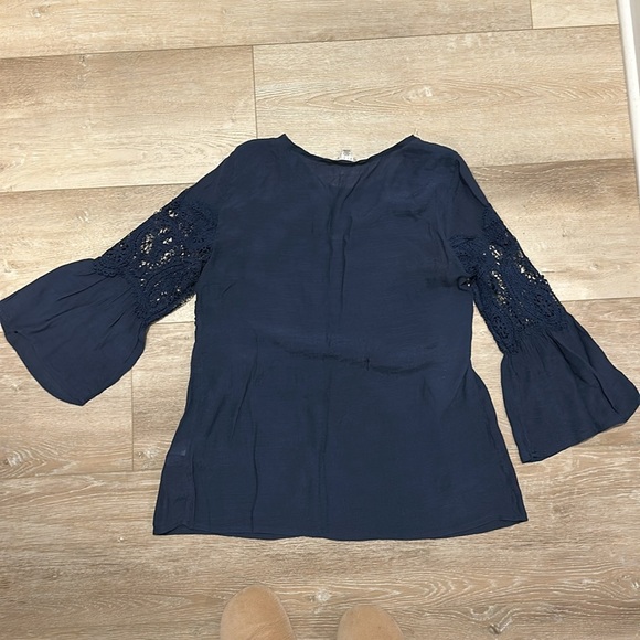 Spense Navy Top with Lace Accent across front & on Bell Sleeves Sz S/P - Picture 3 of 5